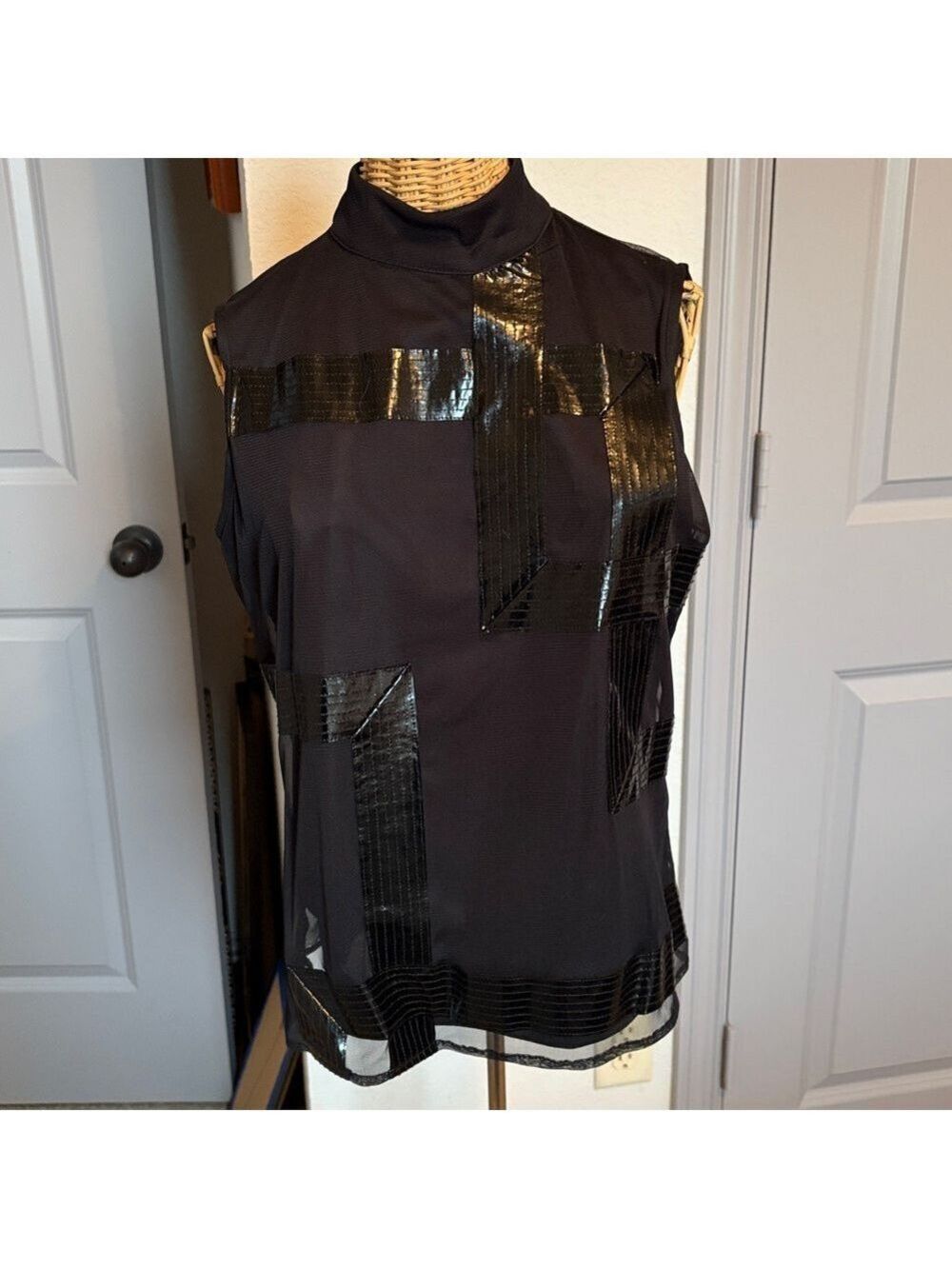 Women's WDNY Black Sleeveless Mock Neck Tank Top L. #0034
